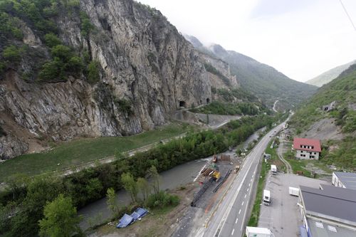 Réalisation de la plateforme rive droite côté Saint Marcel - avril 2013 - crédit : Objectif Altitude