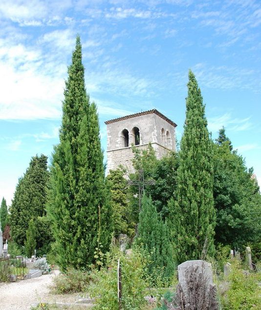Abords de l eglise Sainte Foy 1