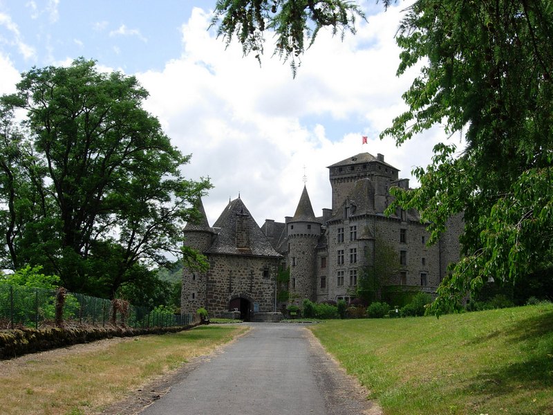 Chateau de Pesteils et ses abords 1