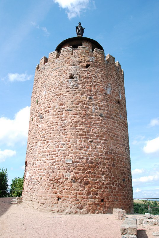 Donjon du Crozet et ses abords 1