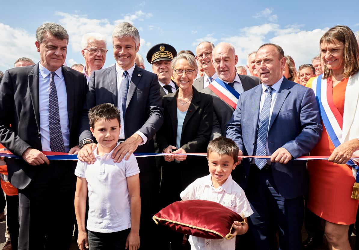La coupure du ruban par Mme la Ministre Elisabeth Borne