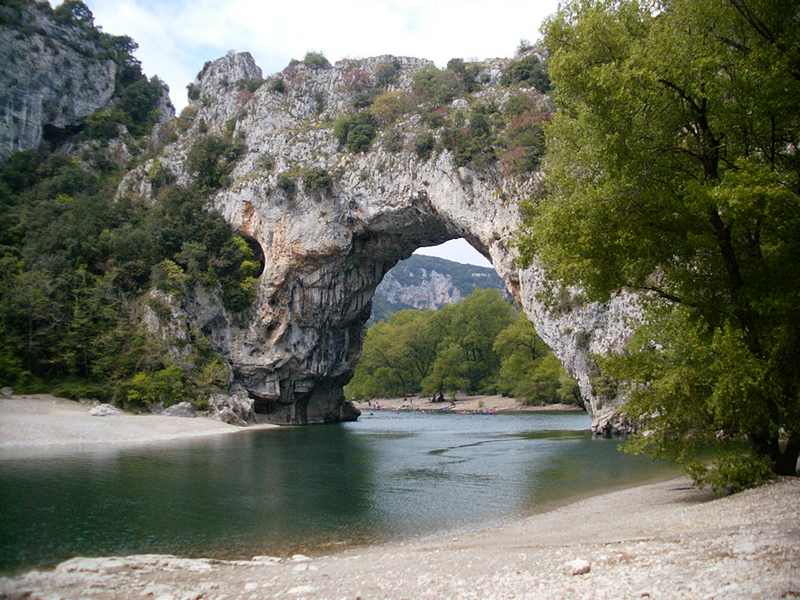 Pont d Arc et ses abords 1
