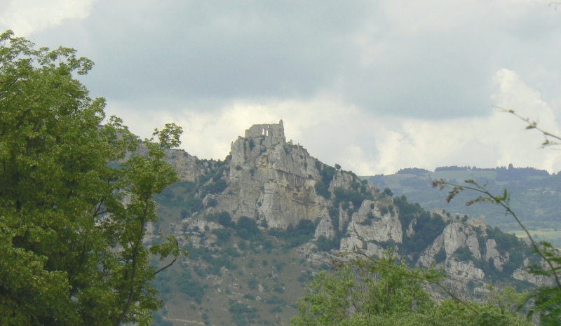 Rocher et ruines du chateau de Crussol 1