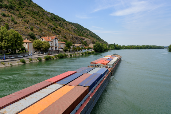 Transport fluvial sur le Rhône (Andance - Ardèche)